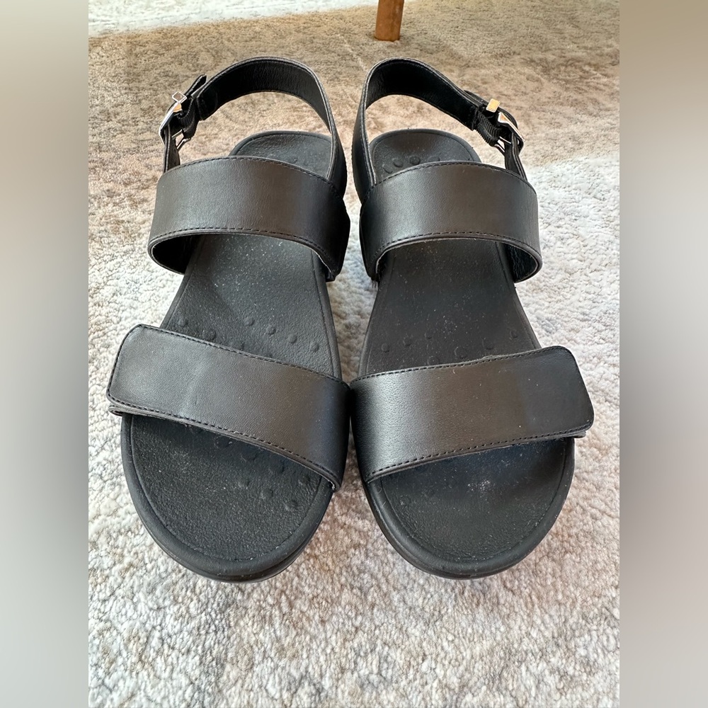💕 Vionic 💕 Lovell Leather Wedge Sandals